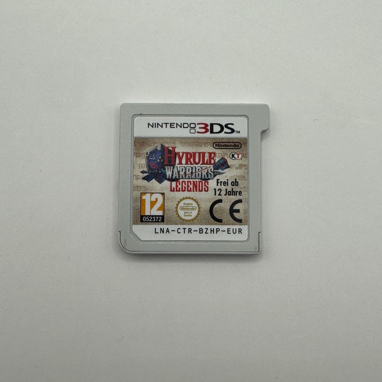 Modul des Nintendo 3DS-Spiels Hyrule Warriors Legends ohne Originalhülle, ein Action-Adventure-Spiel, in dem Spieler Hyrule-Charaktere steuern, Gegner besiegen und Level im Stil der Dynasty Warriors-Reihe durchlaufen.