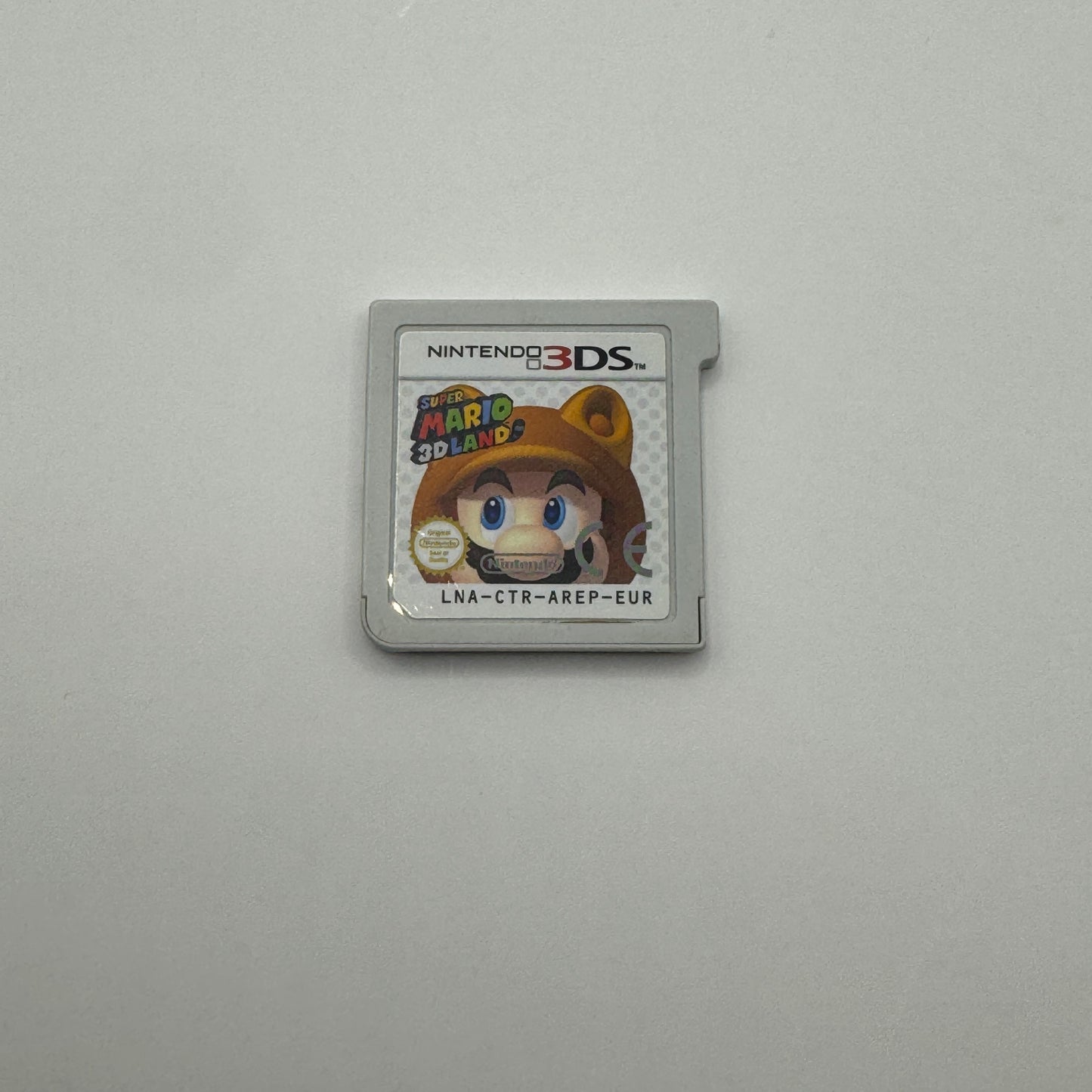 Modul des Nintendo 3DS-Spiels Super Mario 3D Land ohne Originalhülle, ein Jump’n’Run-Spiel, in dem Mario durch abwechslungsreiche 3D-Level läuft, Gegner besiegt und Power-Ups sammelt.