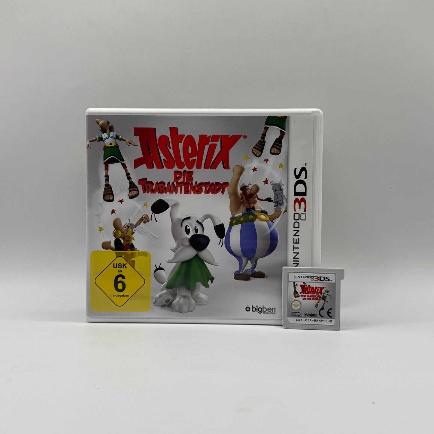 Verpackung des Nintendo 3DS-Spiels Asterix: Die Trabantenstadt, ein Action-Adventure, in dem Asterix und Obelix ihr gallisches Dorf gegen die römische Trabantenstadt verteidigen.