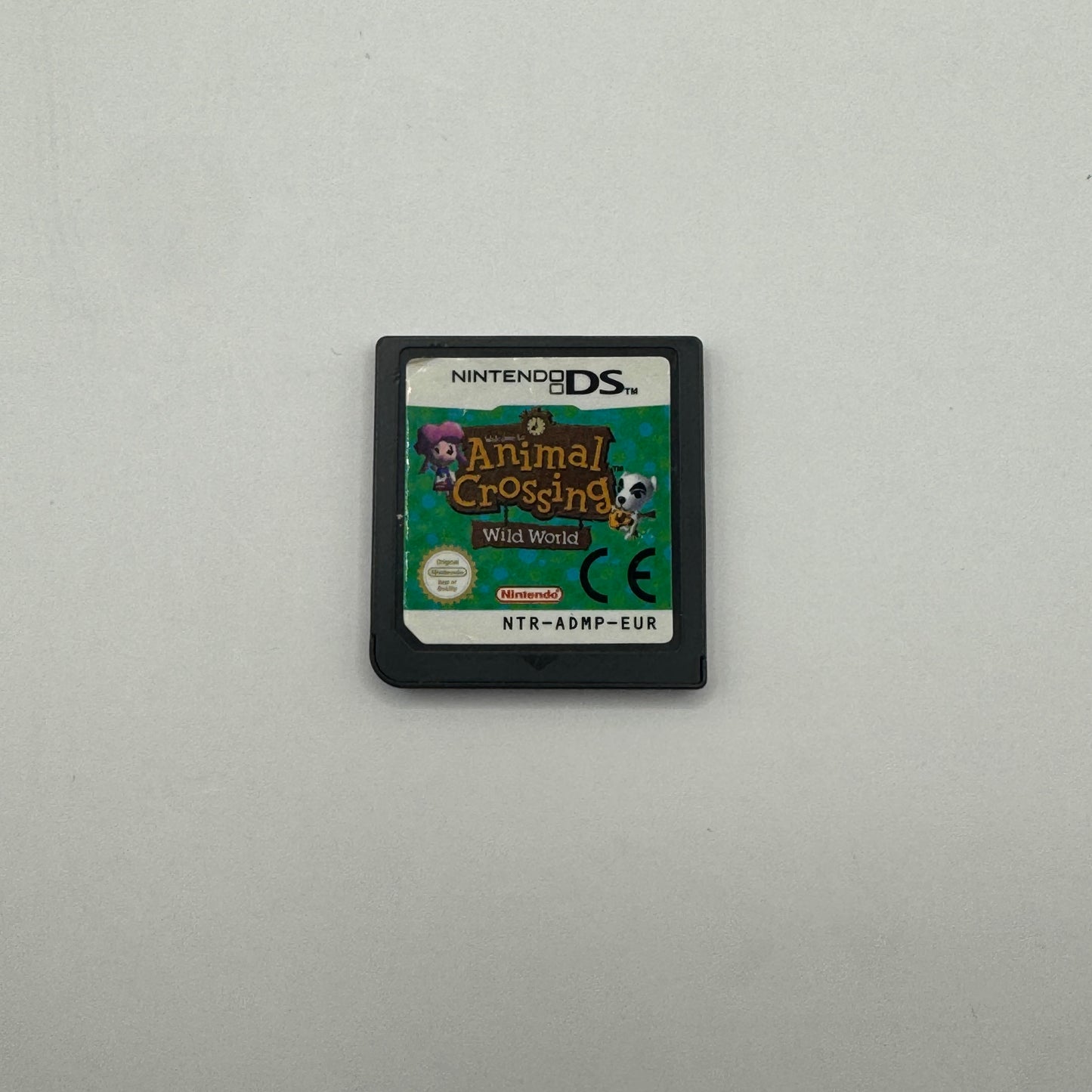 Modul des Nintendo DS-Spiels Animal Crossing: Wild World ohne Originalhülle, ein Lebenssimulationsspiel, in dem Spieler in einem Dorf mit tierischen Nachbarn leben, ihr Haus gestalten und den Alltag frei gestalten.