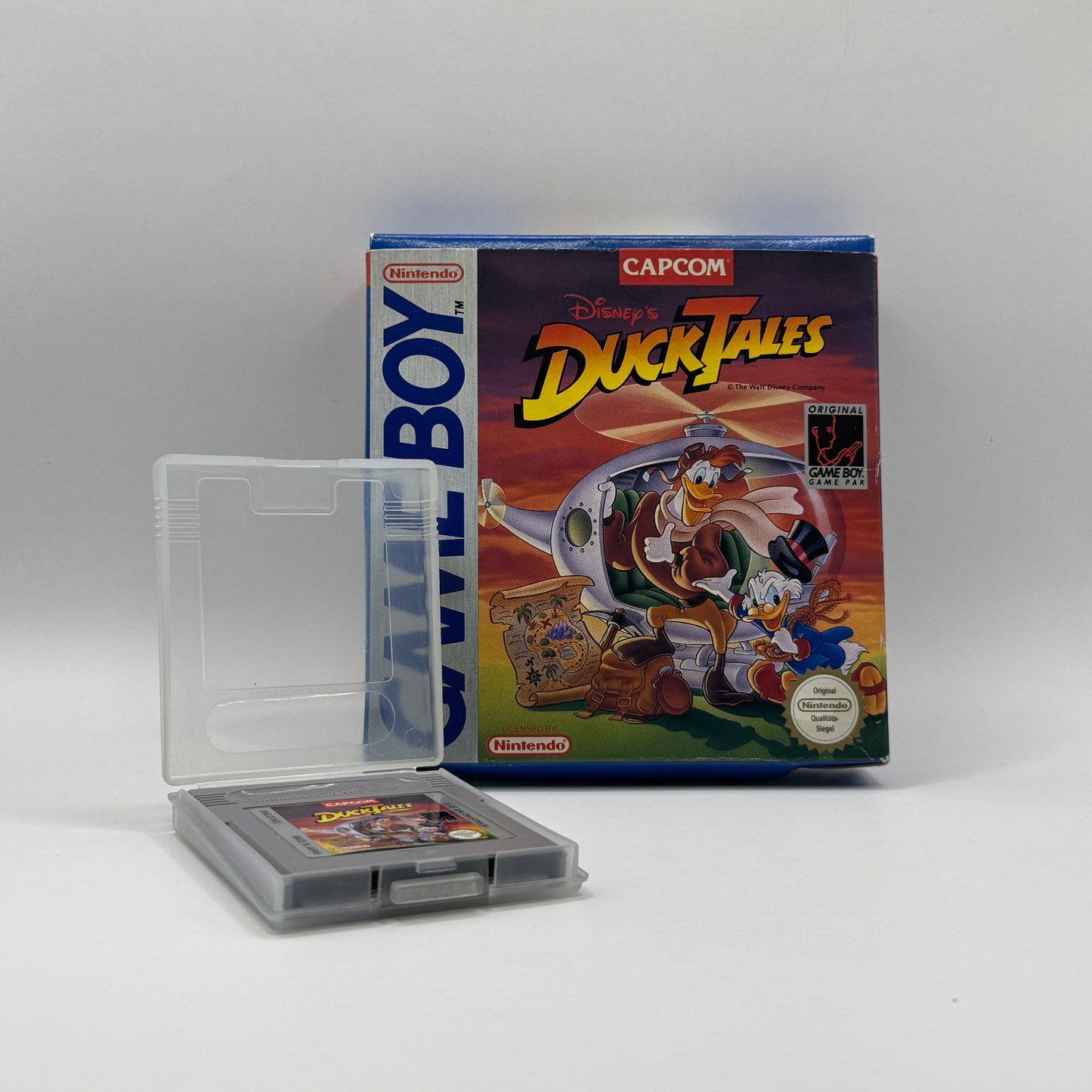 Originalverpacktes Game Boy-Spiel DuckTales, ein Jump’n’Run-Spiel, in dem Spieler Dagobert Duck steuern, Schätze sammeln, Gegner besiegen und verschiedene Level erkunden.