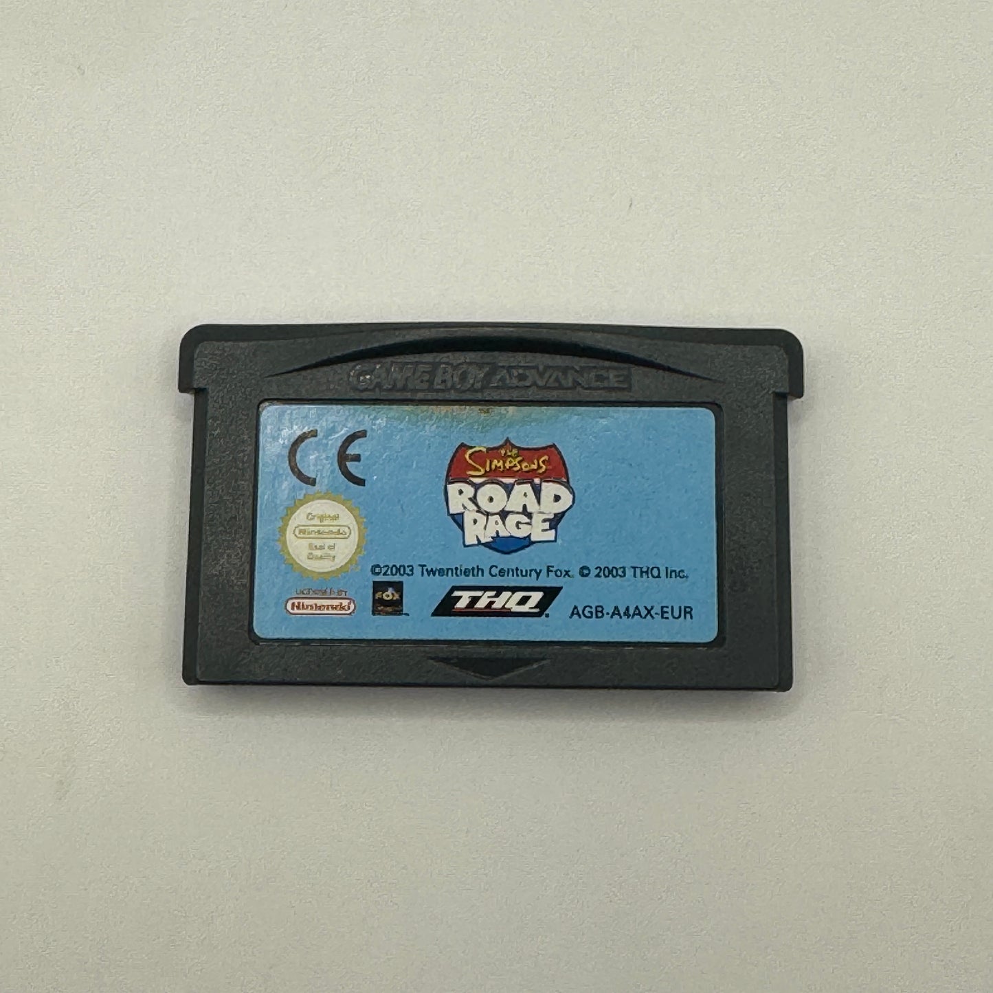 Spielmodul des Game Boy Advance-Spiels The Simpsons: Road Rage, ein Arcade-Rennspiel, in dem Spieler Charaktere aus Springfield durch die Stadt fahren und Fahrgäste befördern.