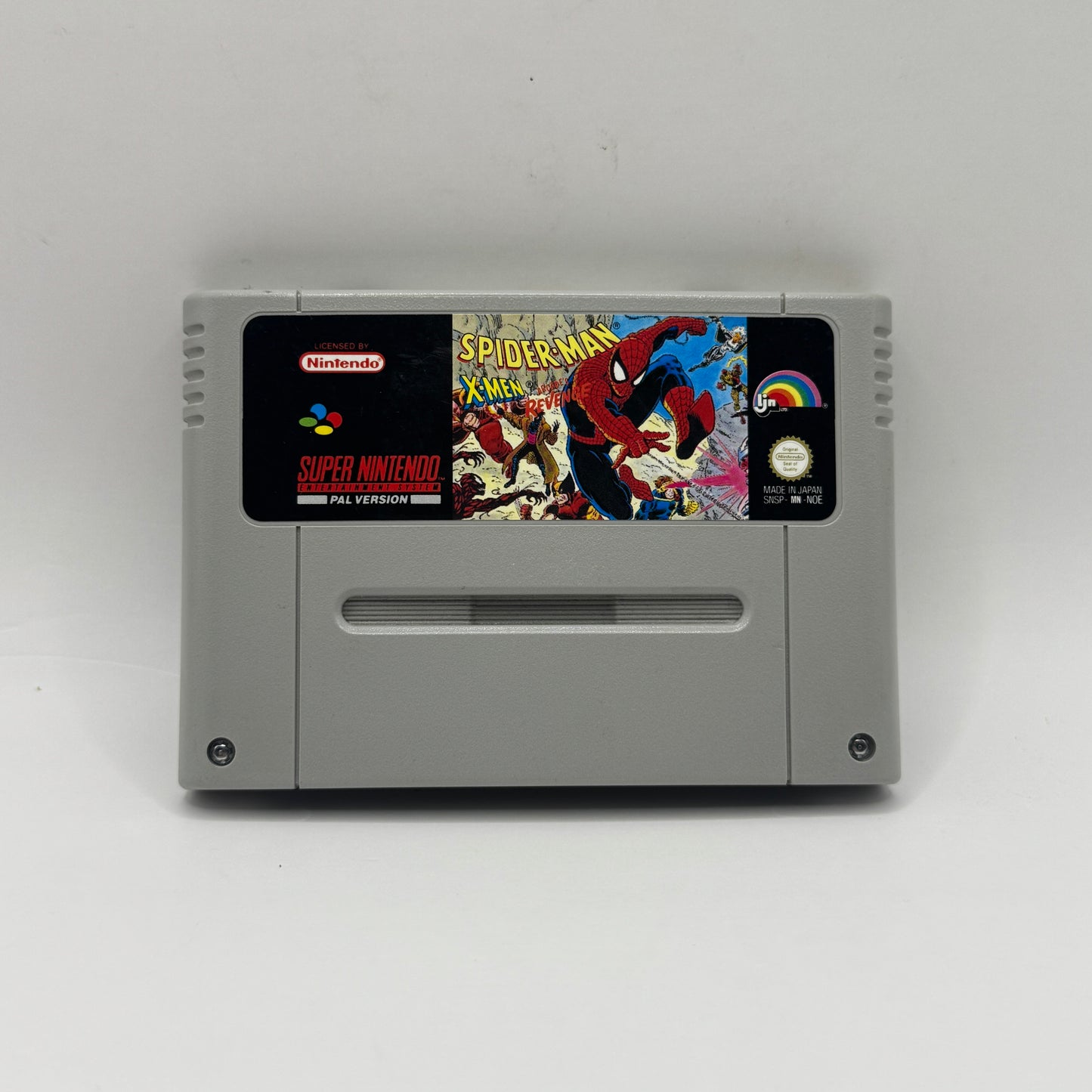 Spielmodul des Super Nintendo-Spiels Spider-Man & X-Men: Arcade's Revenge, ein Action-Plattformspiel, in dem Spider-Man und die X-Men gegen den Bösewicht Arcade kämpfen und verschiedene Level meistern.