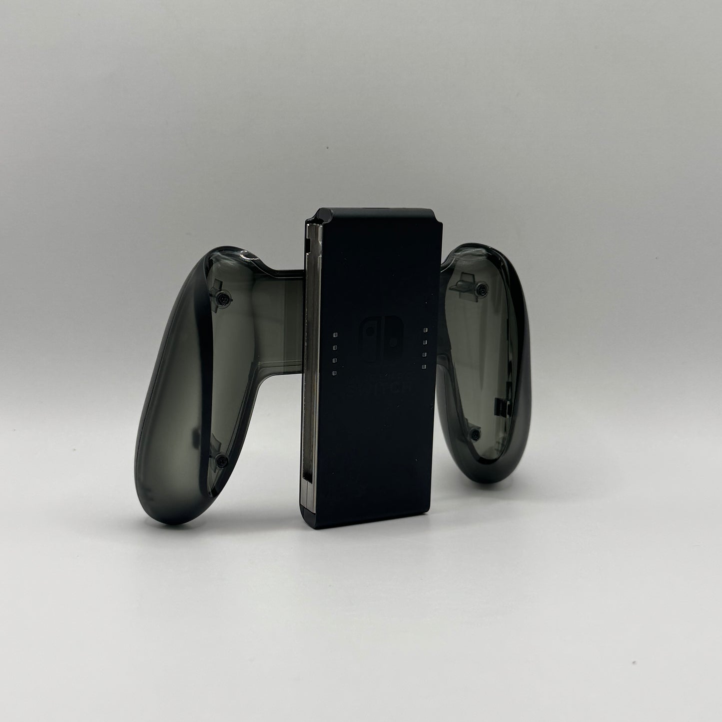 Aufladbarer Komfortgriff für Nintendo Switch Joy-Con-Controller, kombiniert ergonomisches Design und kabelloses Spielen.