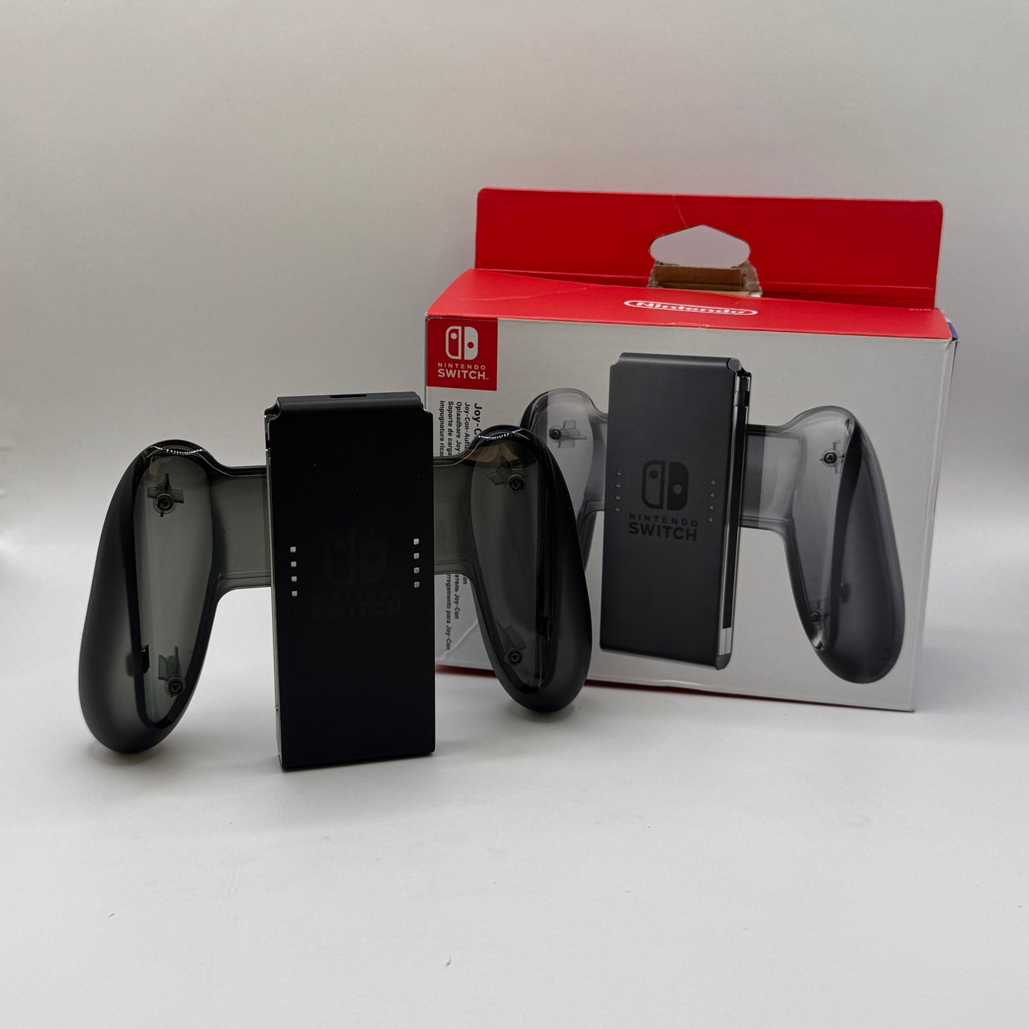 Aufladbarer Komfortgriff für Nintendo Switch Joy-Con-Controller, ergonomisches Griffdesign mit integrierter Ladefunktion für bequemes Spielen.