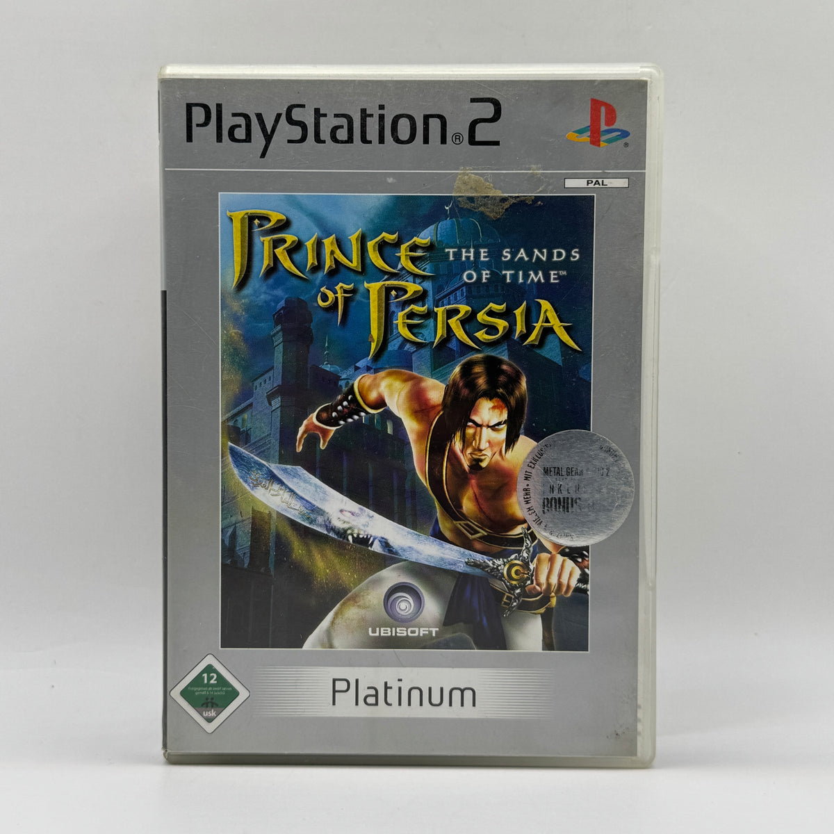 Verpackung des PS2-Spiels Prince of Persia: The Sands of Time, ein Action-Adventure, in dem Spieler als Prinz durch eine orientalische Welt kämpfen, akrobatische Hindernisse überwinden und mithilfe des Sands der Zeit Rätsel lösen.