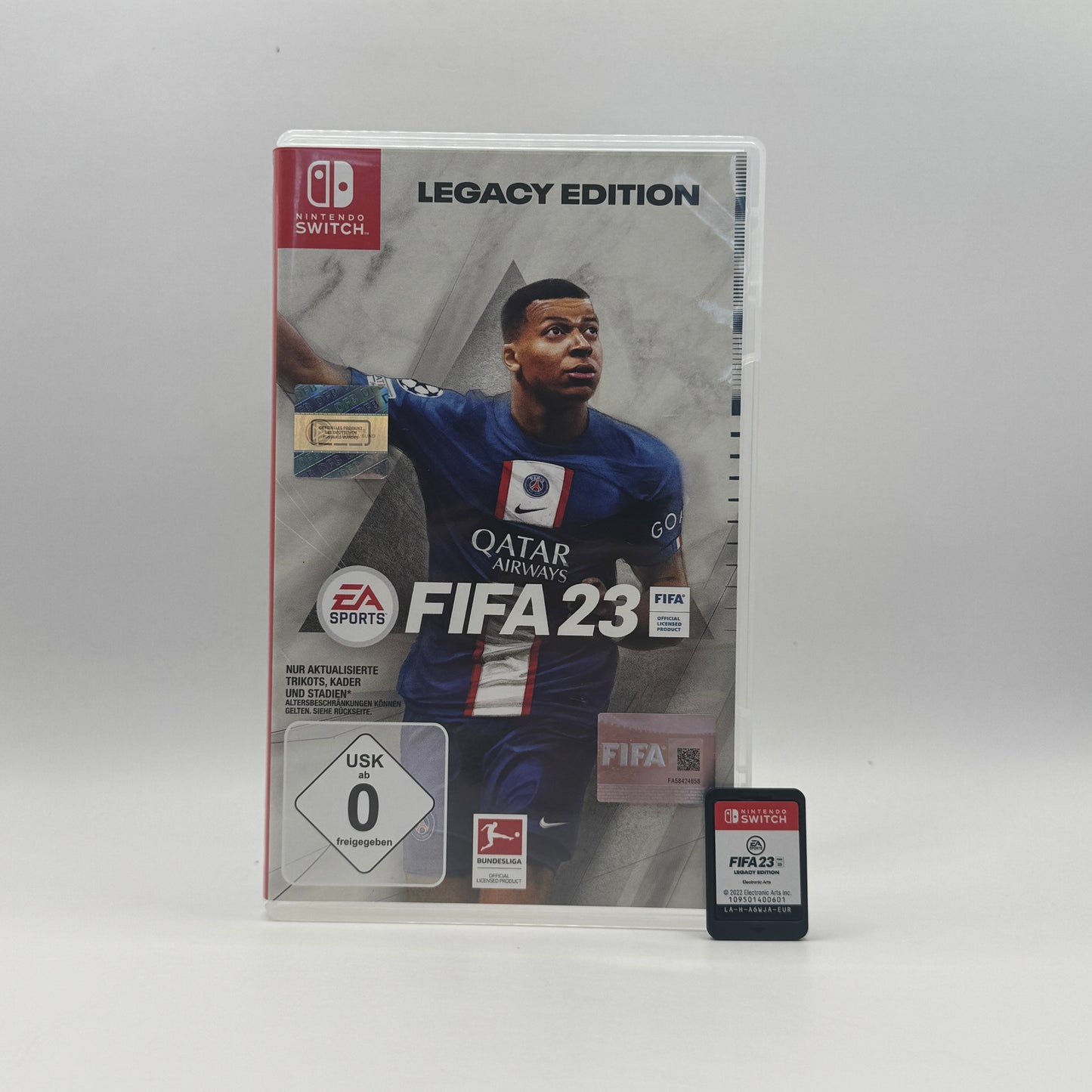 FIFA 23 Legacy Edition für Nintendo Switch; Fußballspiel mit aktualisierten Trikots und Kadern, klassische Spielmodi ohne neue Gameplay-Features.