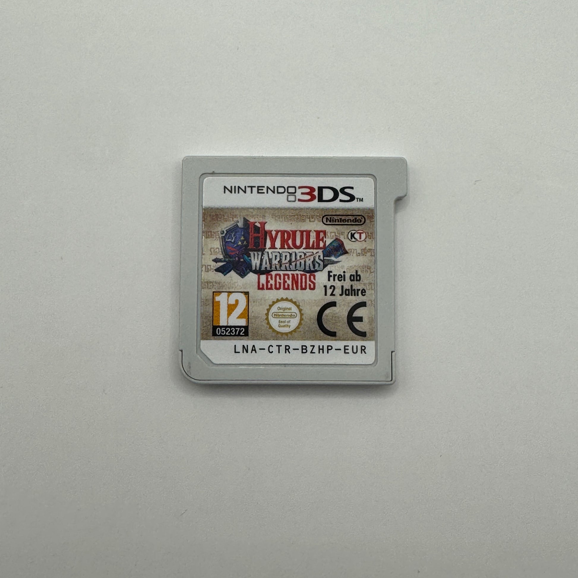 Modul des Nintendo 3DS-Spiels Hyrule Warriors Legends ohne Originalhülle, ein Action-Adventure-Spiel, in dem Spieler Hyrule-Charaktere steuern, Gegner besiegen und Level im Stil der Dynasty Warriors-Reihe durchlaufen.