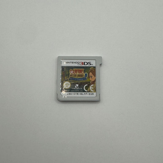 Verpackung des Nintendo 3DS-Spiels Layton’s Mystery Journey: Katrielle und die Verschwörung der Millionäre, ein Rätsel- und Detektivspiel, in dem Spieler Katrielle Layton bei der Lösung von kniffligen Fällen unterstützen.