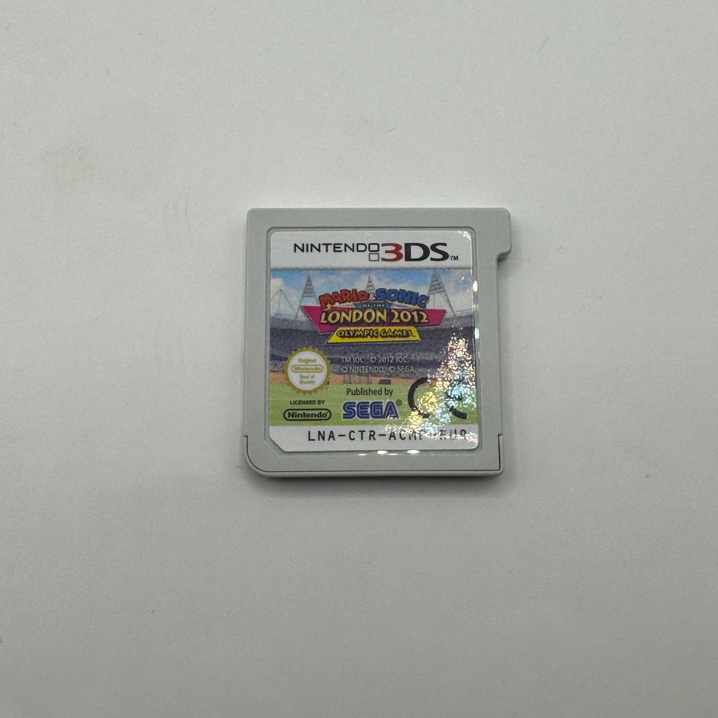 Modul des Nintendo 3DS-Spiels Mario & Sonic bei den Olympischen Spielen: London 2012 ohne Originalhülle, ein Sportspiel, in dem Spieler als Charaktere aus dem Mario- und Sonic-Universum an olympischen Disziplinen teilnehmen.