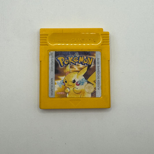 Modul des Game Boy-Spiels Pokémon Gelbe Edition ohne Originalhülle, ein Rollenspiel, in dem Spieler als Trainer Pokémon fangen, trainieren und in der Kanto-Region gegen andere Trainer antreten, um Pokémon-Meister zu werden.