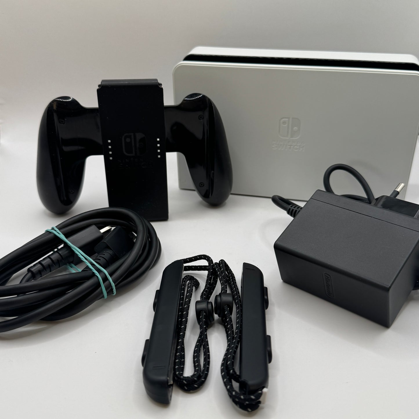 Nintendo Konsole | Switch OLED inkl. Original-Zubehör & Tasche - Zustand: SEHR GUT