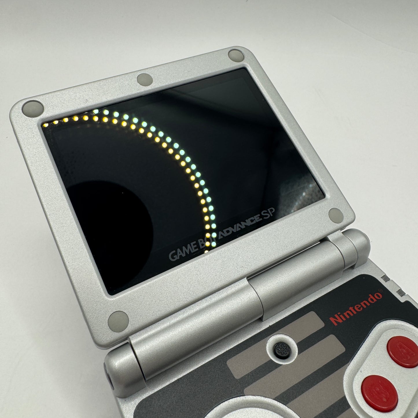 Nintendo Konsole | Game Boy Advance SP mit IPS-Display (NES-Edition) - Zustand: TOP