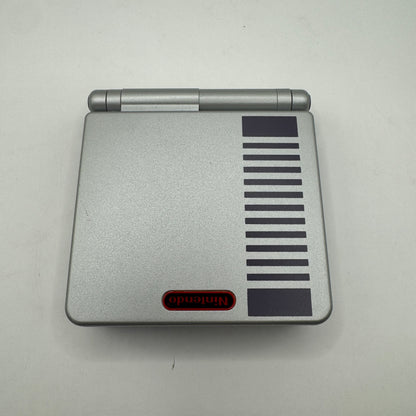 Nintendo Konsole | Game Boy Advance SP mit IPS-Display (NES-Edition) - Zustand: TOP