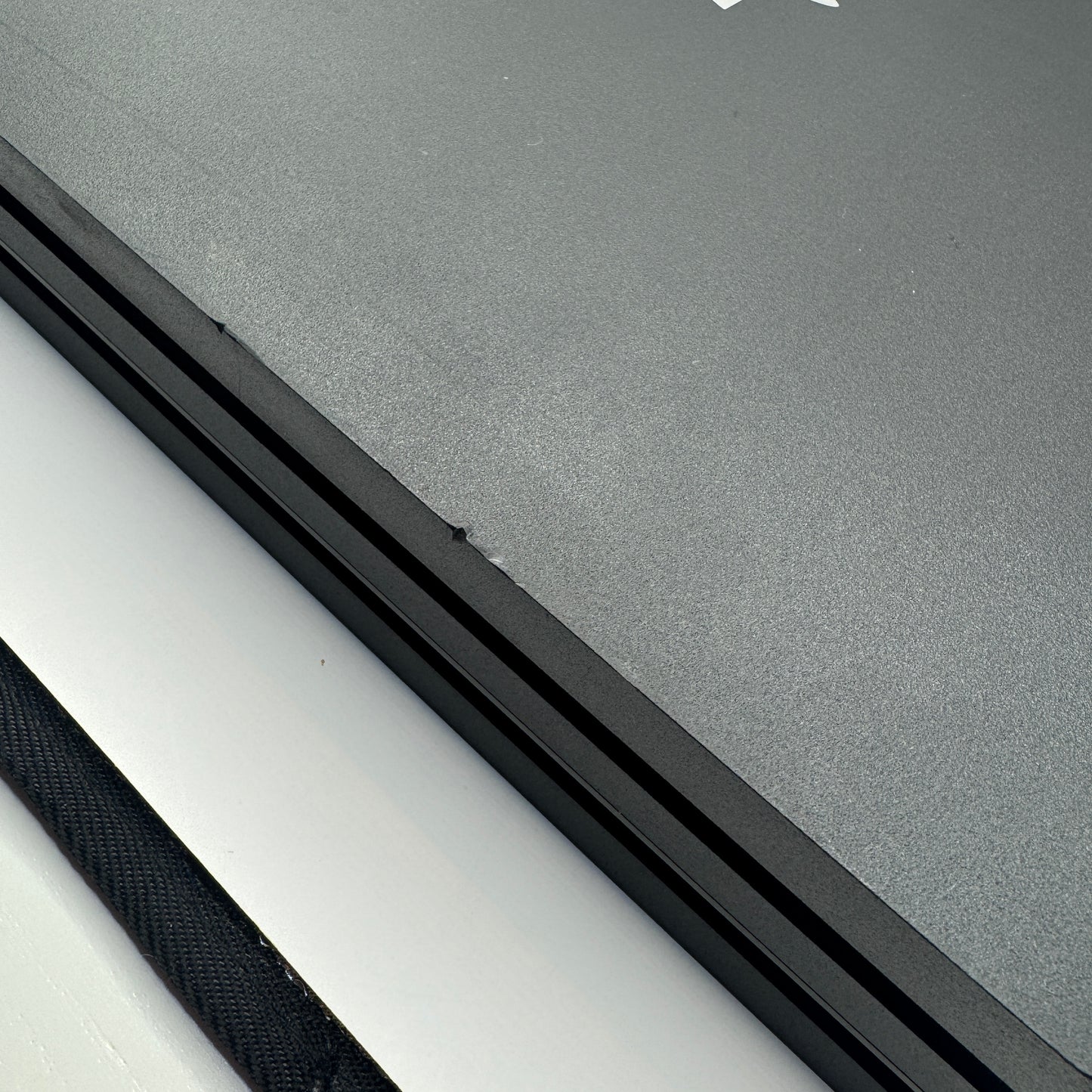 Sony Konsole | PS4 Pro inkl. Controller & Kabel - Zustand: OK
