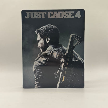 Steelbook-Verpackung des Xbox-One-Spiels Just Cause 4, ein Open-World-Actionspiel, in dem Spieler als Rico Rodriguez mit Gadgets, Fahrzeugen und spektakulären Explosionen eine riesige Spielwelt erkunden.