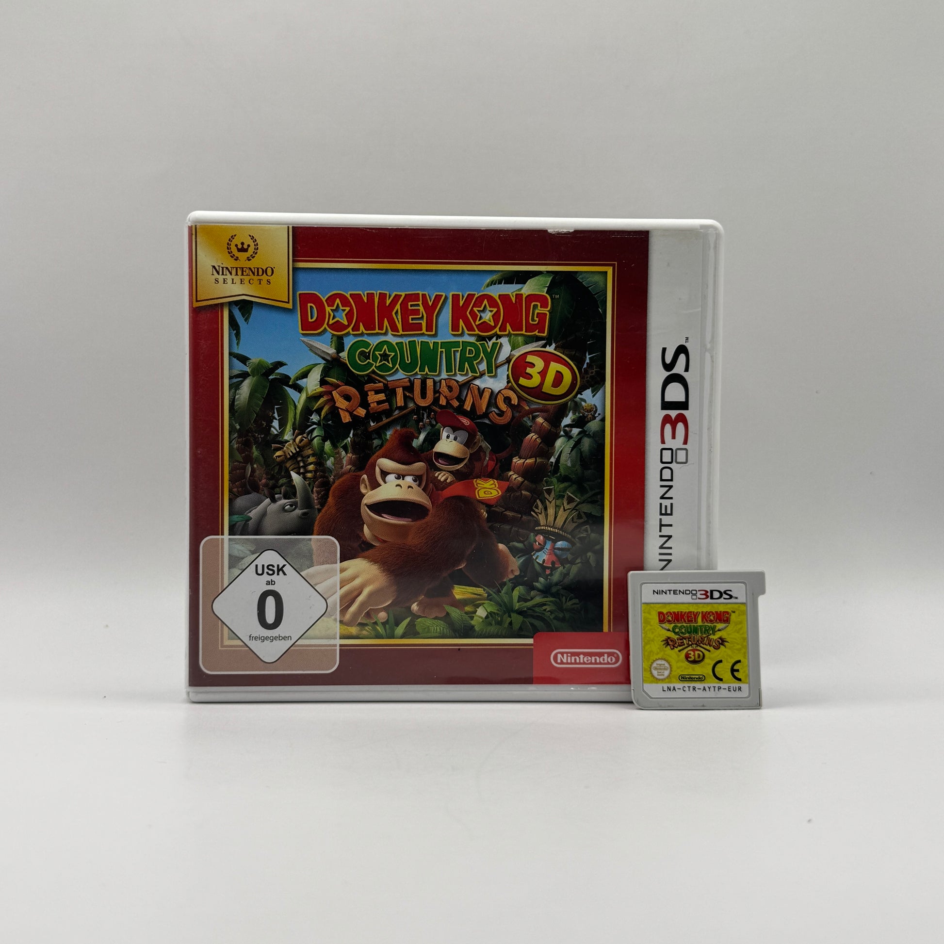 Verpackung des Nintendo 3DS-Spiels Donkey Kong Country Returns 3D, ein 2D-Platformer, in dem Donkey Kong und Diddy Kong abwechslungsreiche Levels voller Gegner und Hindernisse durchlaufen.