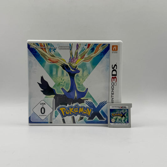 Verpackung des Nintendo 3DS-Spiels Pokémon X, ein Rollenspiel, in dem Spieler Pokémon fangen, trainieren und die Kalos-Region erkunden, um Pokémon-Meister zu werden.