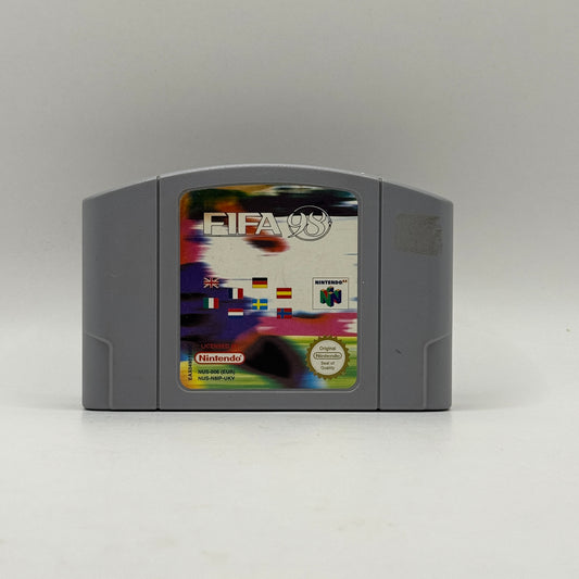 Spielmodul des Nintendo 64-Spiels FIFA 98: Road to World Cup, eine Fußballsimulation, in der Spieler mit zahlreichen National- und Vereinsmannschaften verschiedene Spiele und Turniere bestreiten.