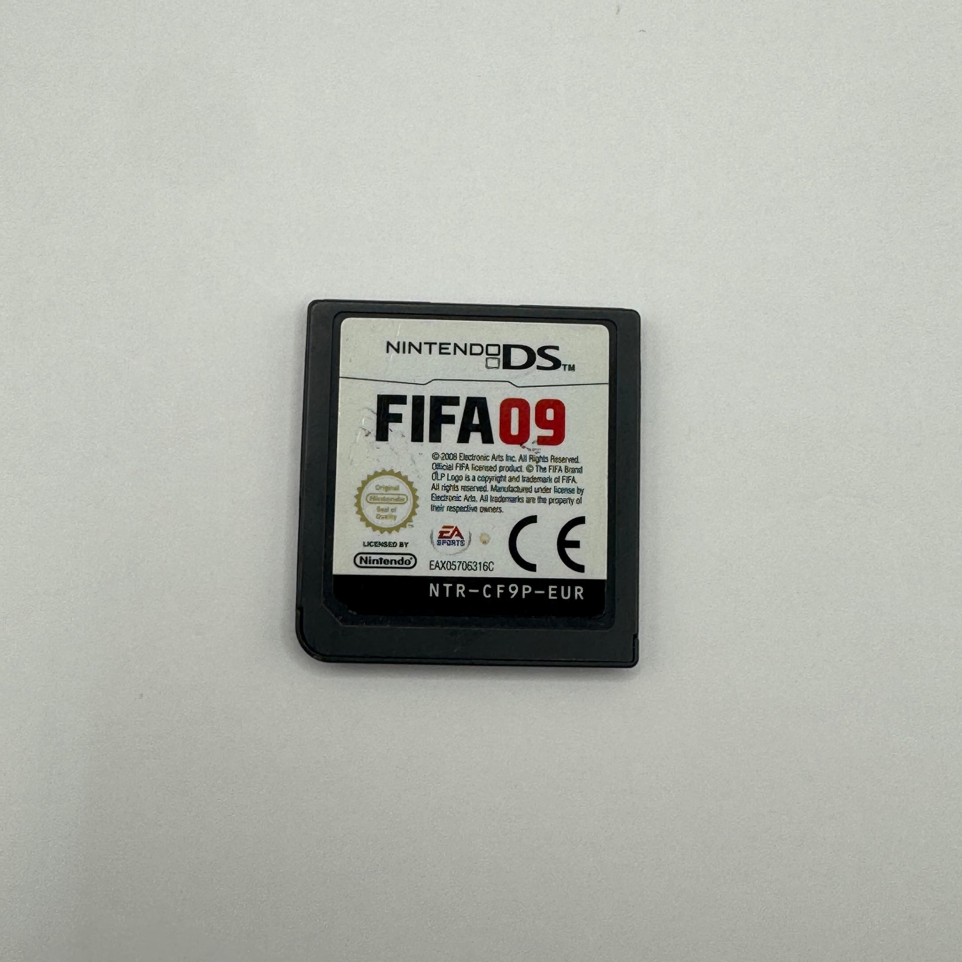 Modul des Nintendo DS-Spiels FIFA 09 ohne Originalhülle, ein Fußball-Simulationsspiel mit verschiedenen Spielmodi und Mannschaften.