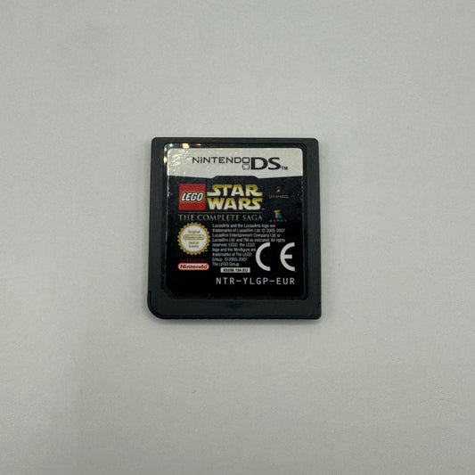 Modul des Nintendo DS-Spiels LEGO Star Wars: The Complete Saga ohne Originalhülle, ein Action-Adventure, das die Episoden I–VI der Star-Wars-Saga im LEGO-Stil spielbar macht.