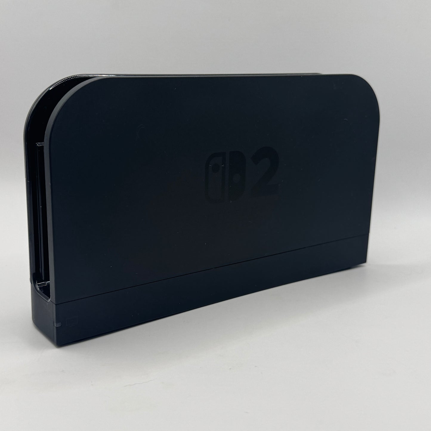 Dockingstation für Nintendo Switch 2, ermöglicht Anschluss der Konsole an den Fernseher und gleichzeitiges Laden im Standby-Betrieb.