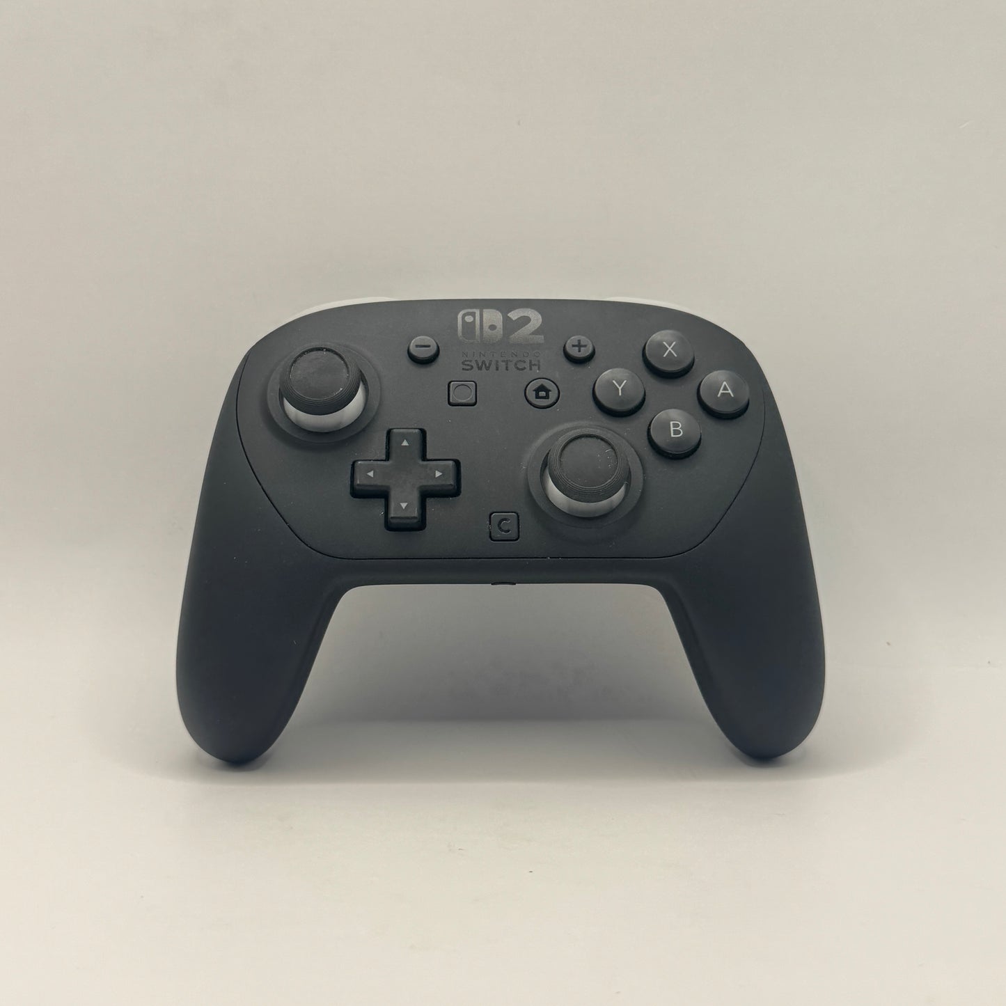 Nintendo Switch 2 Pro-Controller, kabelloser Gamepad-Controller mit ergonomischem Design für komfortables Spielen im TV- und Tischmodus.