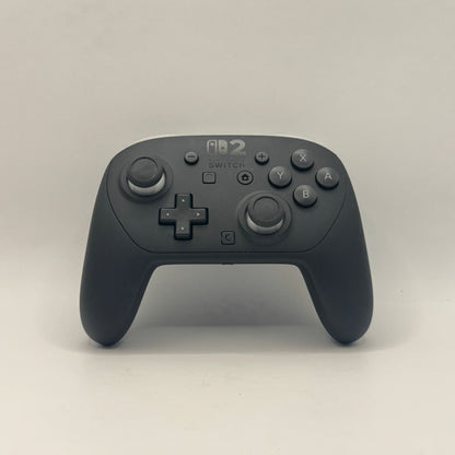 Nintendo Switch 2 Pro-Controller, kabelloser Gamepad-Controller mit ergonomischem Design für komfortables Spielen im TV- und Tischmodus.