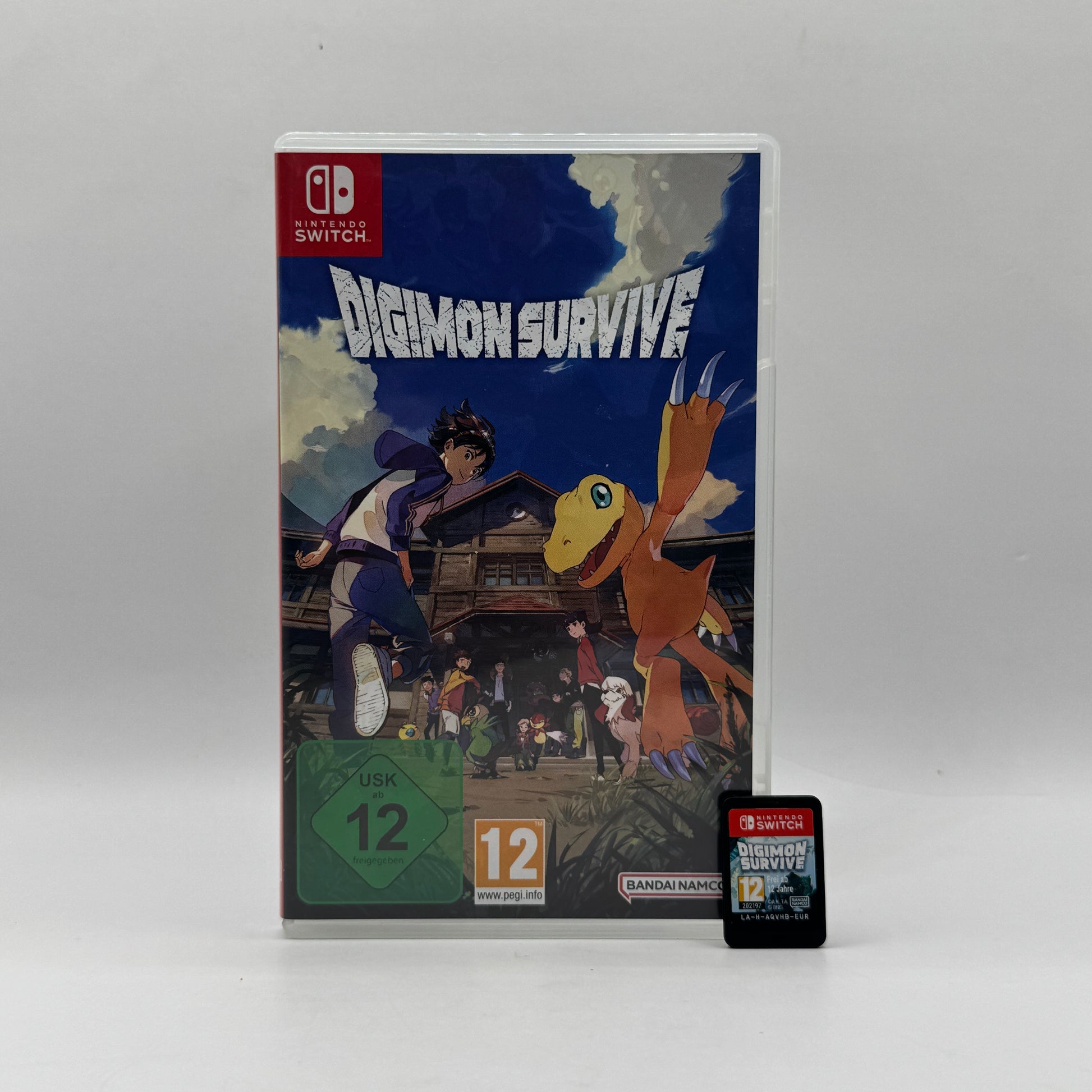 Verpackung des Nintendo Switch-Spiels Digimon Survive, ein Strategie-Rollenspiel mit Visual-Novel-Elementen, in dem Spieler Entscheidungen treffen, Digimon entwickeln und taktische Kämpfe bestreiten.