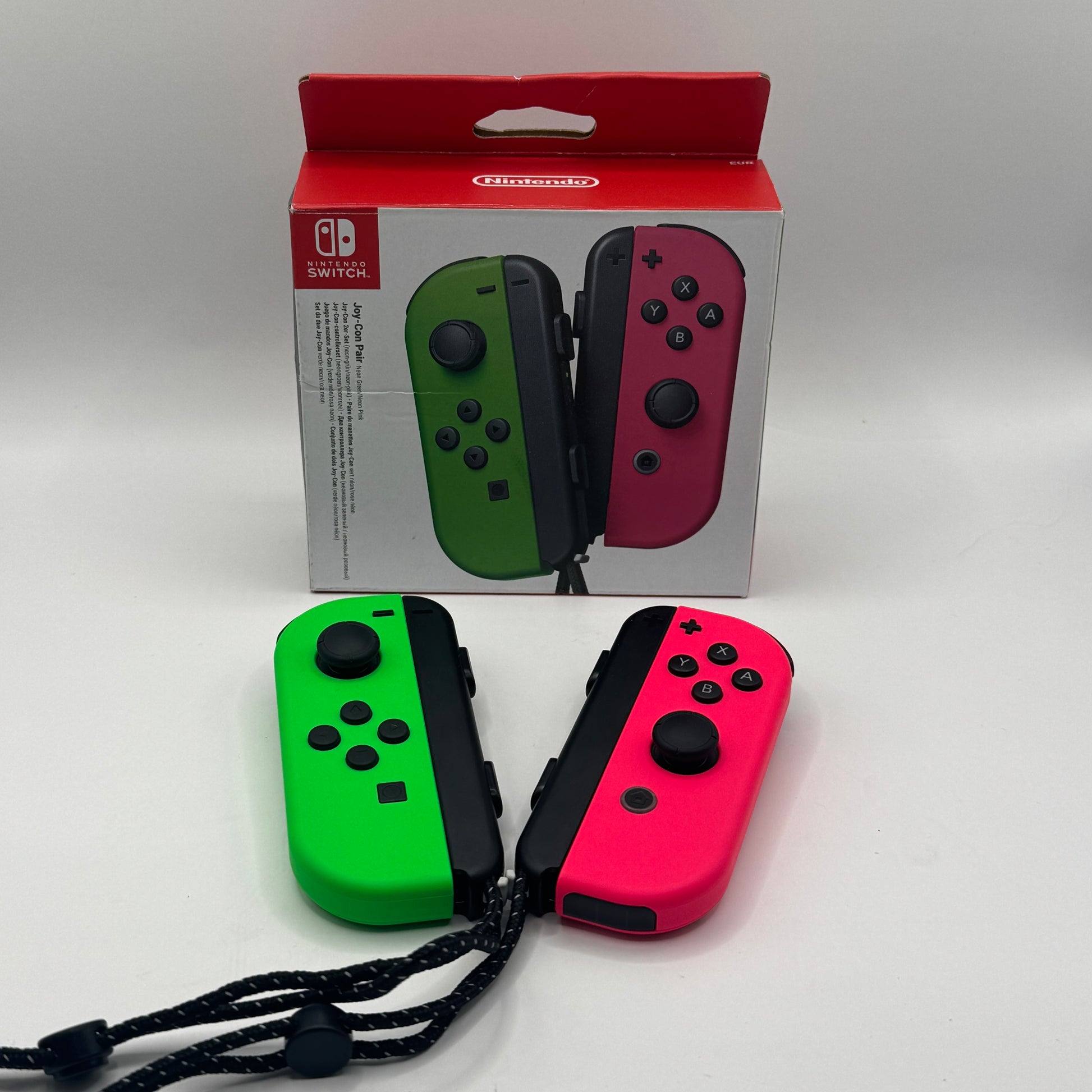 Zwei Nintendo Switch Joy-Con-Controller im Set, in den Farben Neon-grün und Neon-pink.