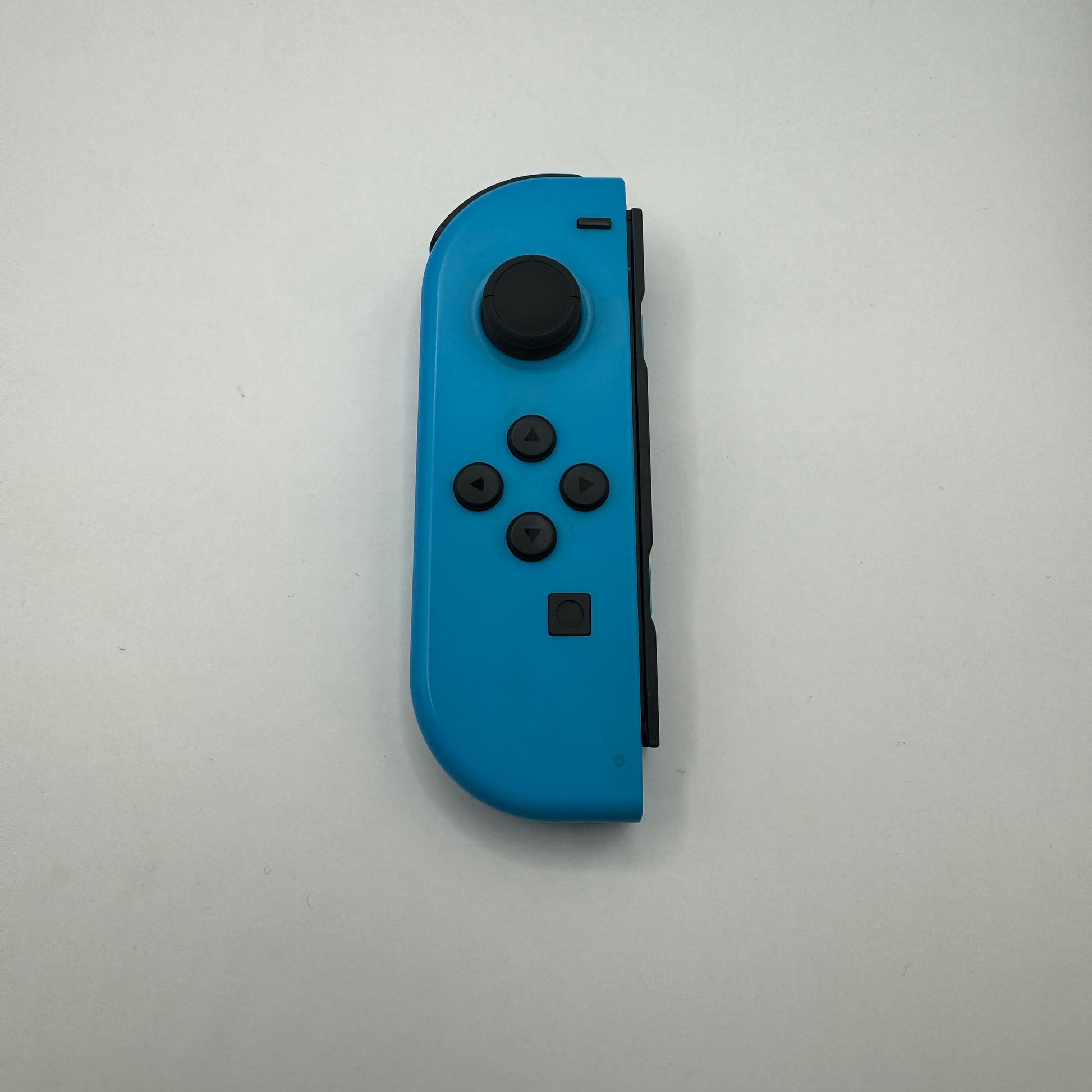 Linker Nintendo Switch Joy-Con-Controller in der Farbe Neon-Blau.