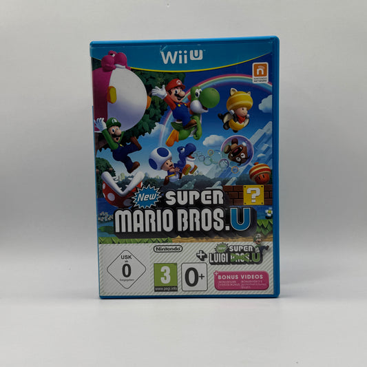 Verpackung des Wii U-Spiels New Super Mario Bros. U + New Super Luigi U, ein 2D-Jump’n’Run-Doppelpack, in dem Spieler Mario, Luigi und Freunde steuern, Levels erkunden und Power-Ups nutzen, allein oder im Mehrspielermodus.