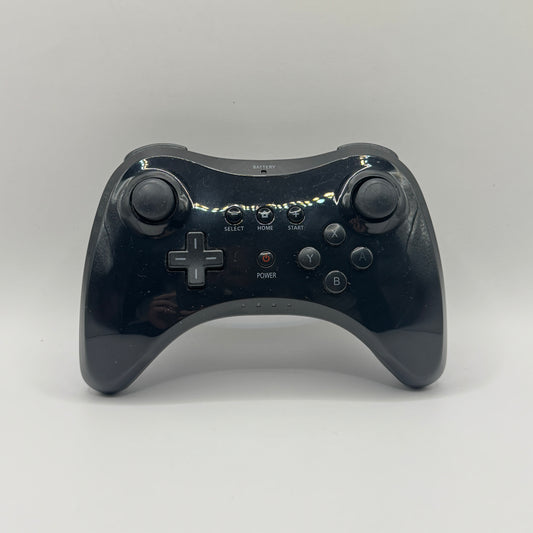 Nintendo Wii U Pro-Controller in Schwarz, ergonomischer Controller für komfortables Spielen bei Wii U-Spielen.