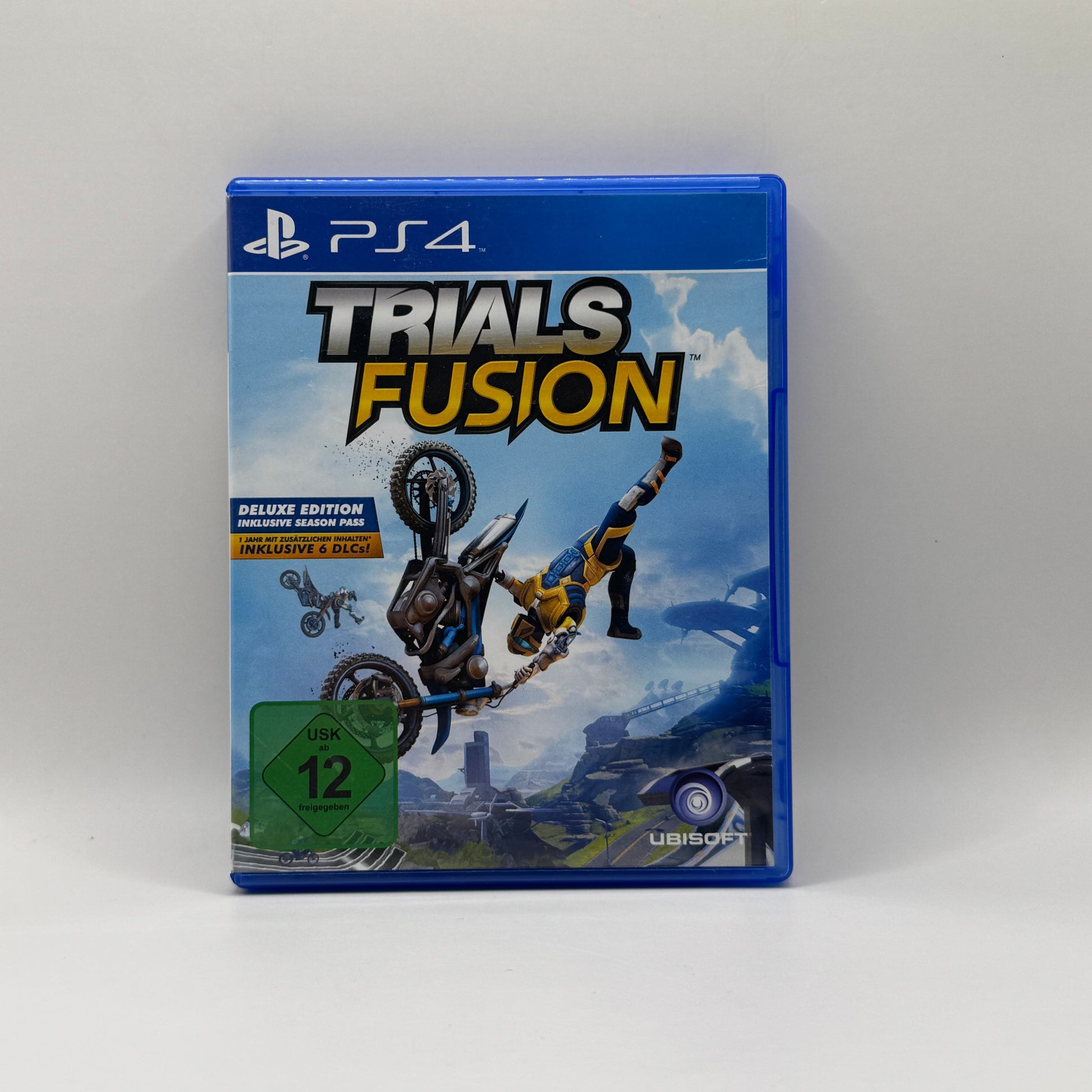 Verpackung des PS4-Spiels Trials Fusion, ein Motorrad- und Geschicklichkeitsspiel, in dem Spieler mit einem Trial-Bike anspruchsvolle Hindernisparcours meistern und Zeit- sowie Punktrekorde erzielen.