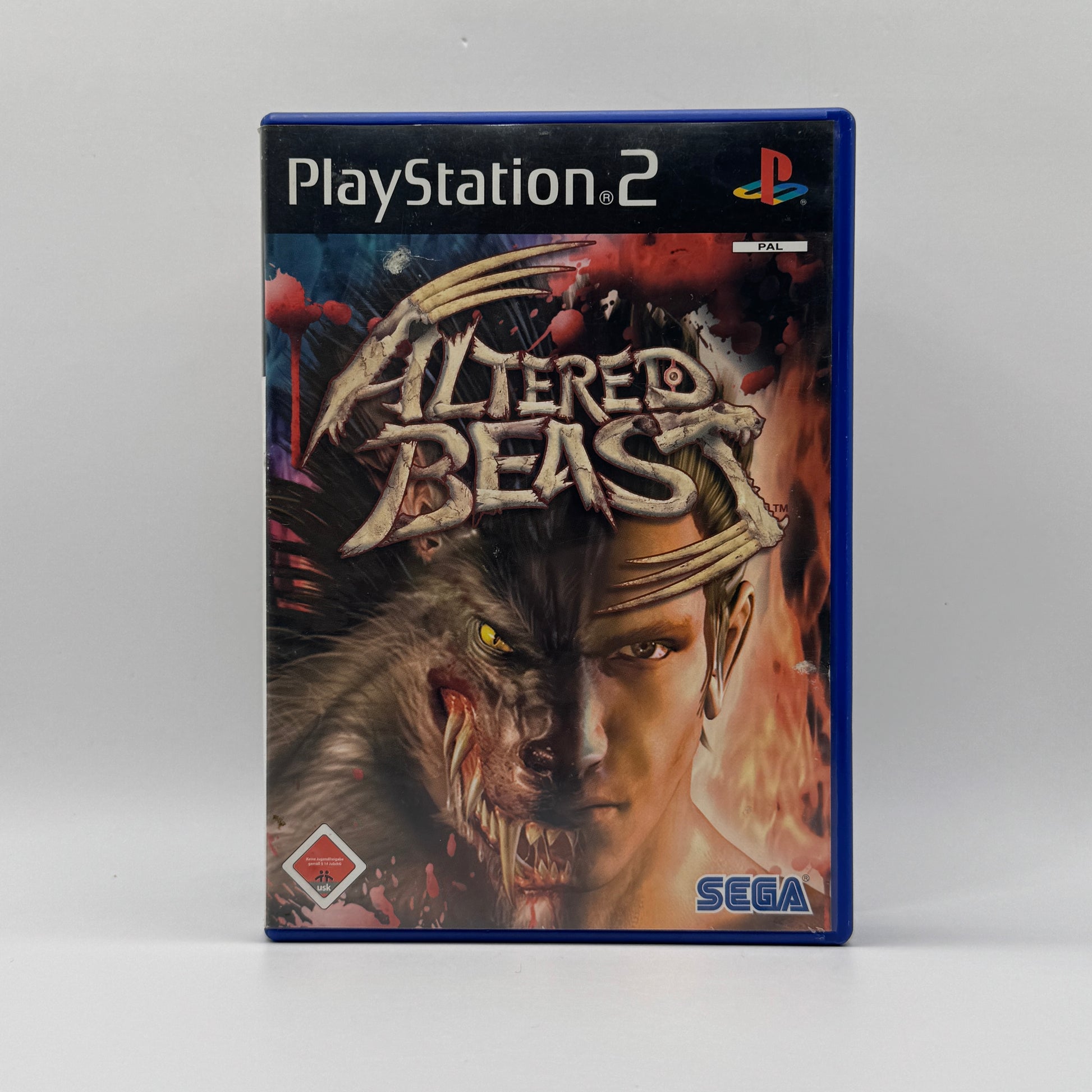 Verpackung des PS2-Spiels Altered Beast, ein Actionspiel, in dem Spieler einen Krieger steuern, der sich in verschiedene mächtige Kreaturen verwandeln kann, um Gegner zu besiegen.