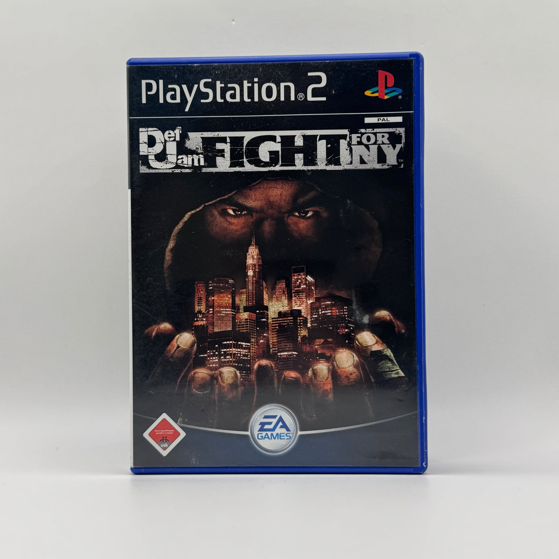 Verpackung des PS2-Spiels Def Jam: Fight for NY, ein Action-Kampfspiel, in dem Spieler als Hip-Hop-Kämpfer in illegalen Straßenkämpfen antreten und bekannte Rap-Künstler steuern.