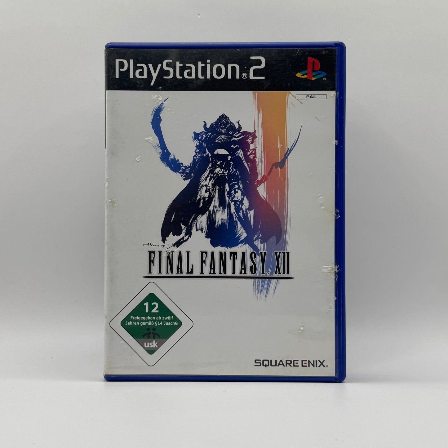 Verpackung des PS2-Spiels Final Fantasy XII, ein japanisches Rollenspiel mit Echtzeit-Kampfsystem, in dem Spieler die Welt von Ivalice erkunden und eine epische Geschichte erleben.