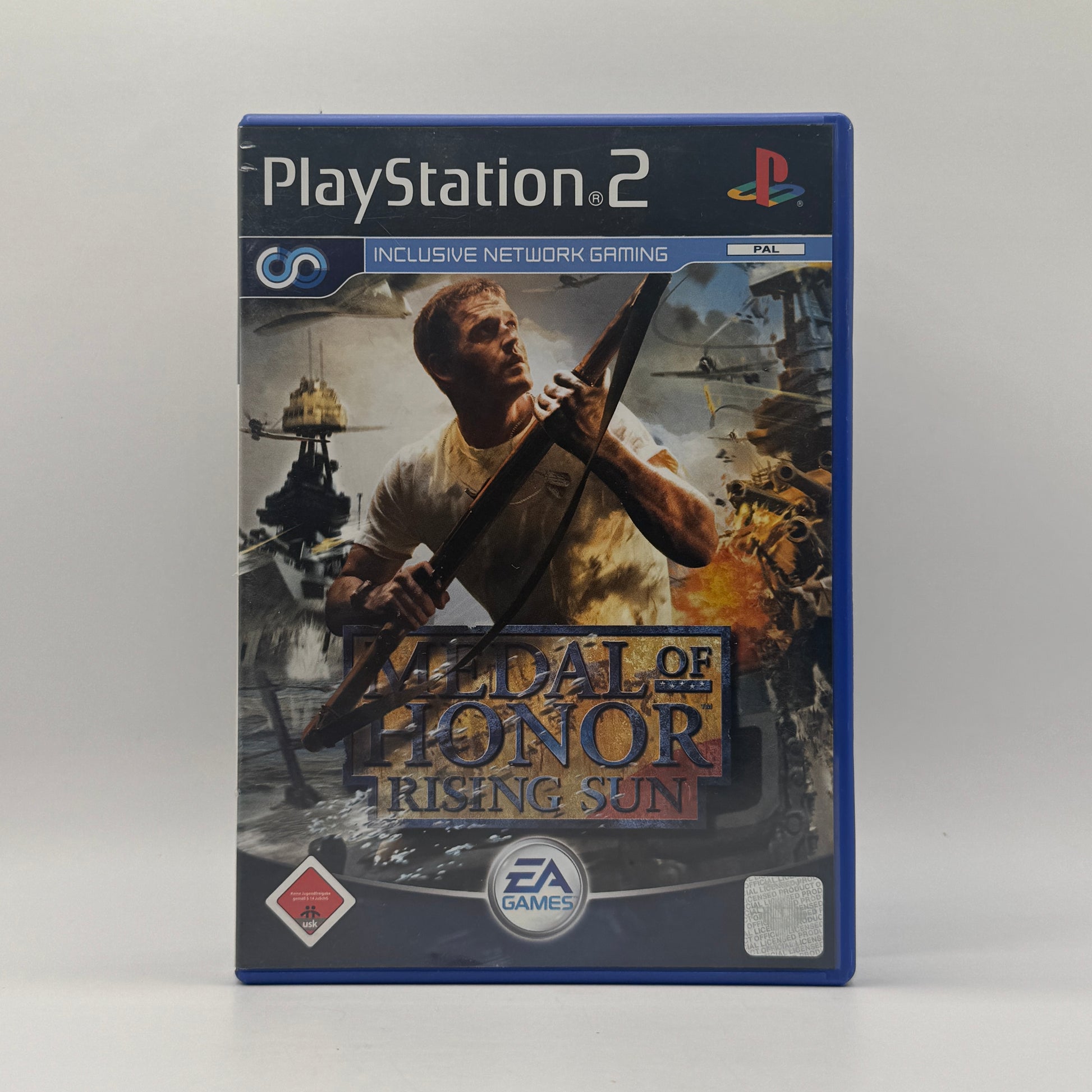 Verpackung des PS2-Spiels Medal of Honor: Rising Sun, ein Ego-Shooter im Zweiten Weltkrieg, in dem Spieler Pazifikschlachten erleben und verschiedene Missionen erfüllen.