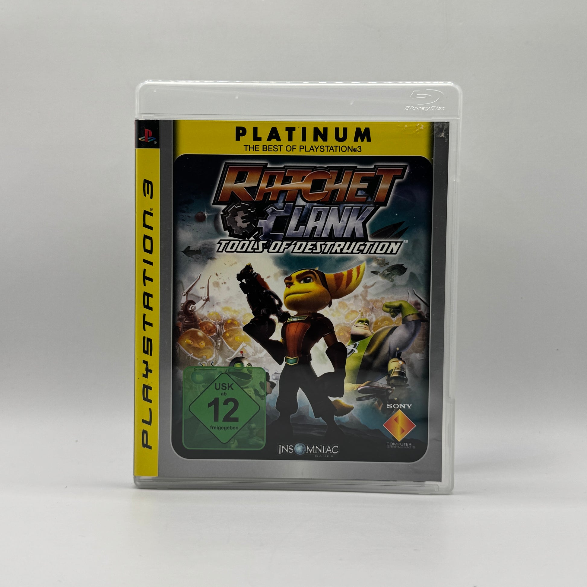 Verpackung des PS3-Spiels Ratchet & Clank: Tools of Destruction in der Platinum-Edition, ein Action-Adventure mit Shooter-Elementen, in dem Ratchet und Clank neue Welten bereisen und abwechslungsreiche Waffen einsetzen.