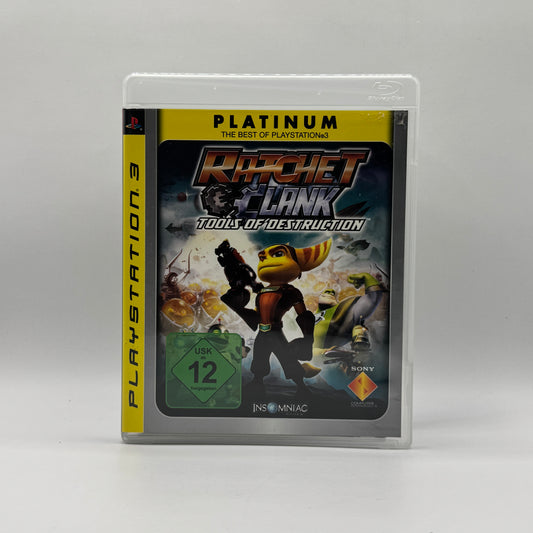 Verpackung des PS3-Spiels Ratchet & Clank: Tools of Destruction in der Platinum-Edition, ein Action-Adventure mit Shooter-Elementen, in dem Ratchet und Clank neue Welten bereisen und abwechslungsreiche Waffen einsetzen.