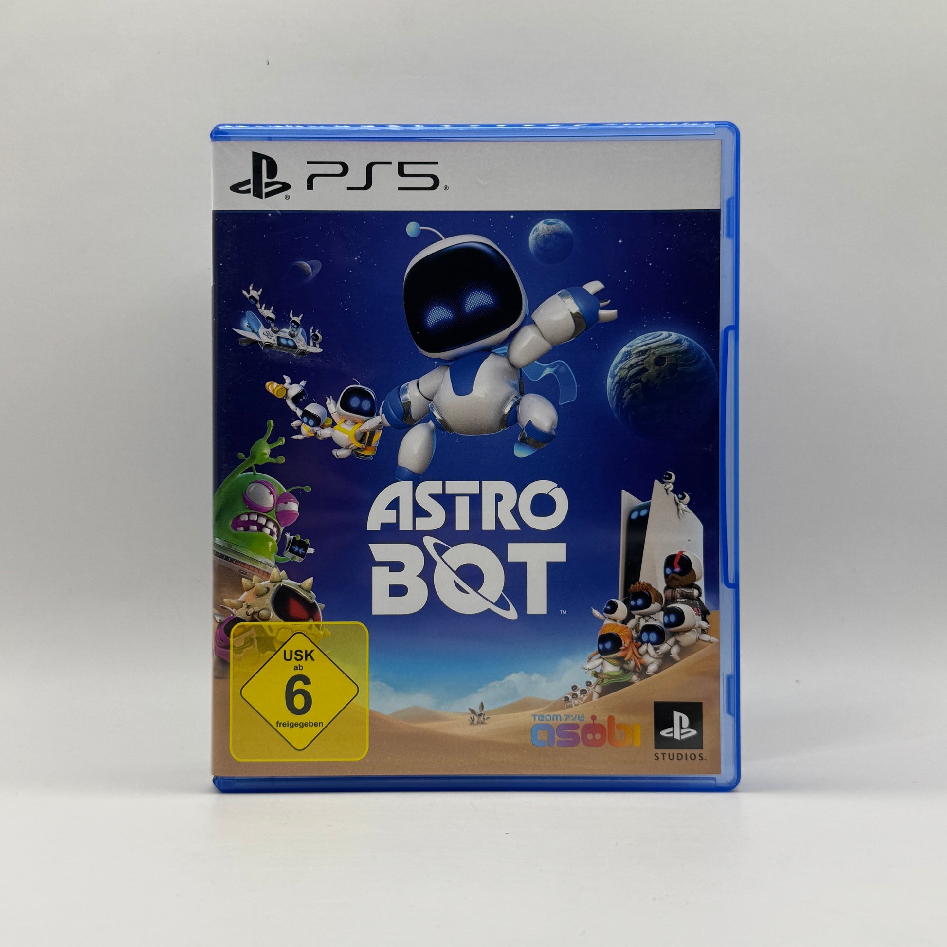 Verpackung des PS5-Spiels Astrobot, ein Jump’n’Run- und Plattformspiel, in dem Spieler als kleiner Roboterlevel erkunden, Rätsel lösen und Sterne sammeln.