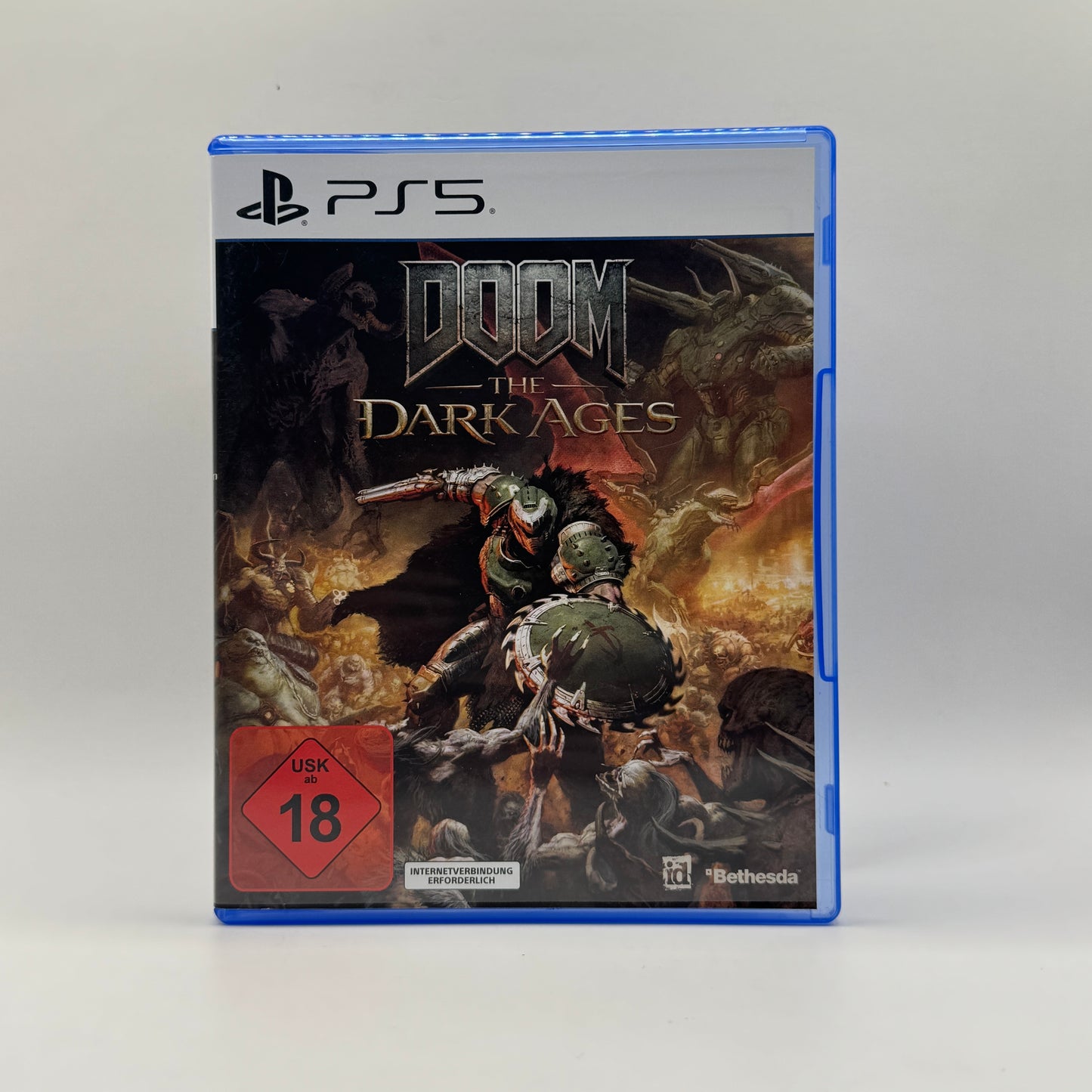 Verpackung des PS5-Spiels DOOM: The Dark Ages, ein First-Person-Shooter, in dem Spieler gegen Horden von Dämonen kämpfen und actionreiche Missionen in düsteren Fantasy- und Mittelalter-Umgebungen absolvieren.