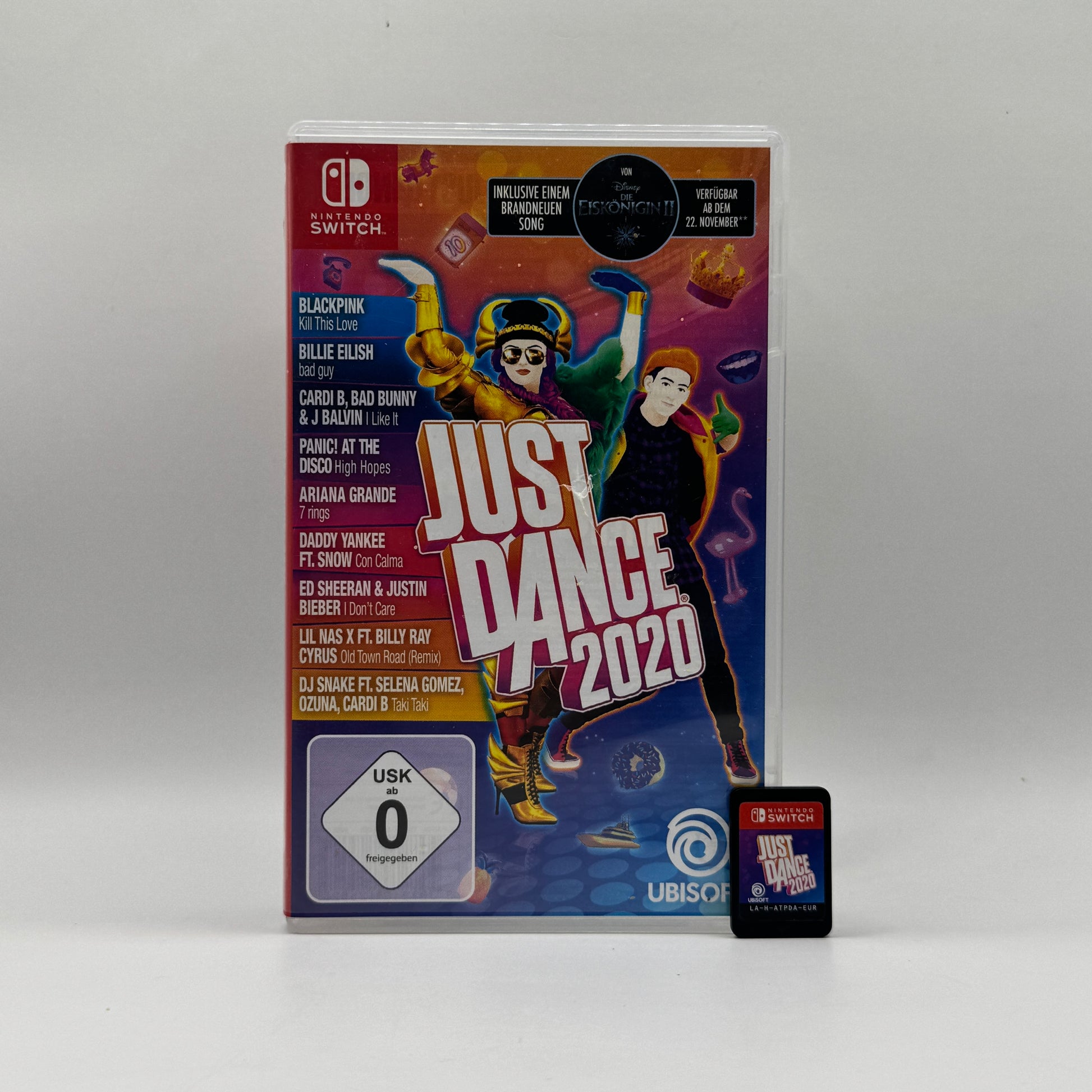 Verpackung des Nintendo Switch-Spiels Just Dance 2020, ein Tanzspiel, in dem Spieler zu aktuellen Songs tanzen, Choreografien nachahmen und Punkte für ihre Bewegungen sammeln.