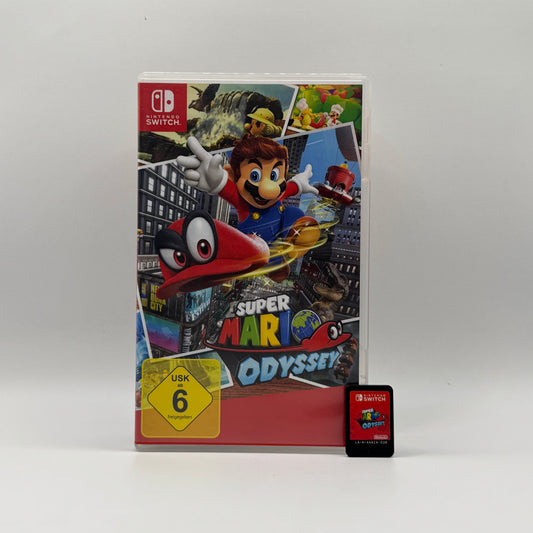 Verpackung des Nintendo Switch-Spiels Super Mario Odyssey, ein Jump’n’Run-Spiel, in dem Mario verschiedene Königreiche erkundet, Power-Münzen sammelt, Gegner besiegt und Prinzessin Peach rettet.