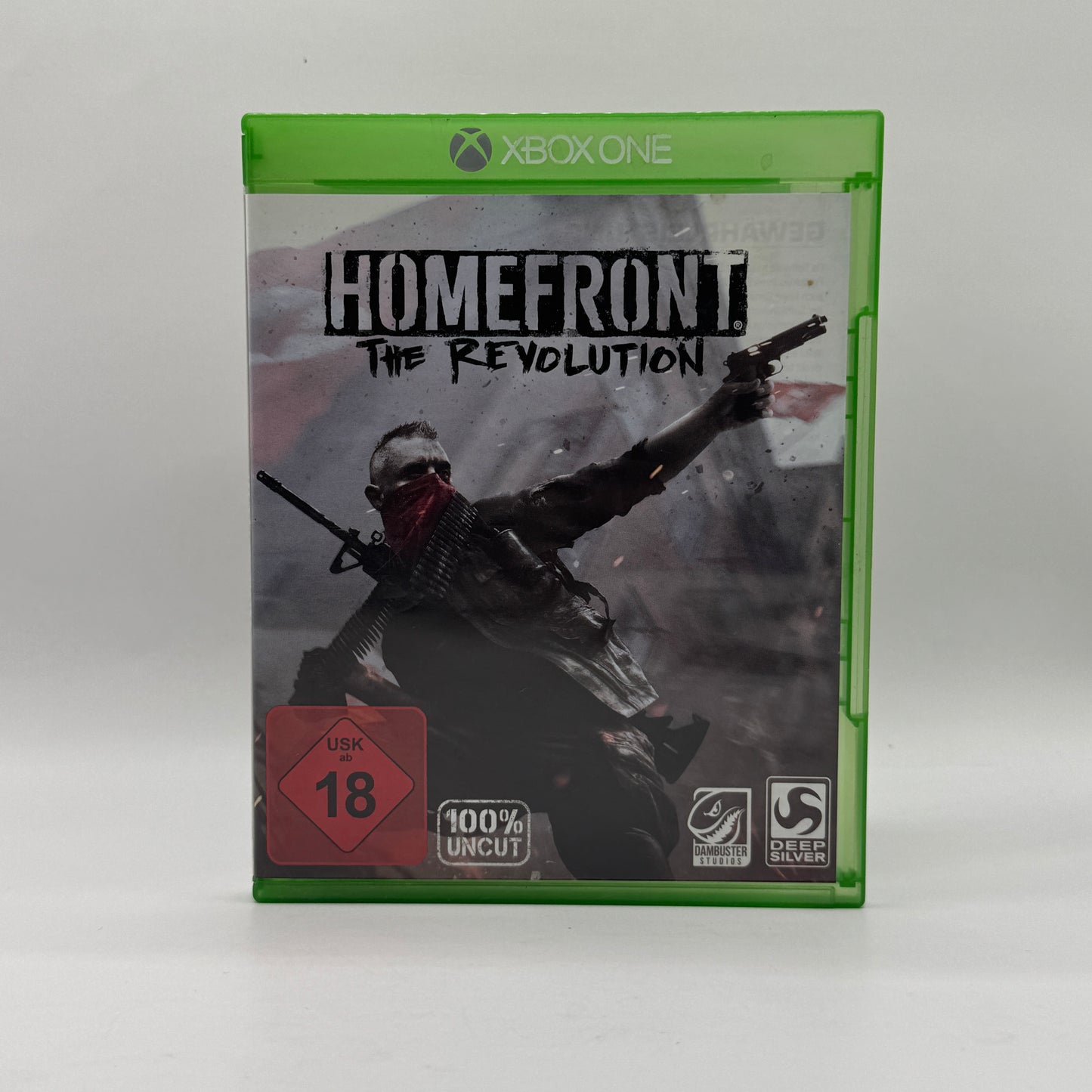 Verpackung des Xbox-One-Spiels Homefront: The Revolution, ein Open-World-Ego-Shooter, in dem Spieler als Widerstandskämpfer eine besetzte Stadt erkunden und gegen eine feindliche Militärmacht kämpfen.
