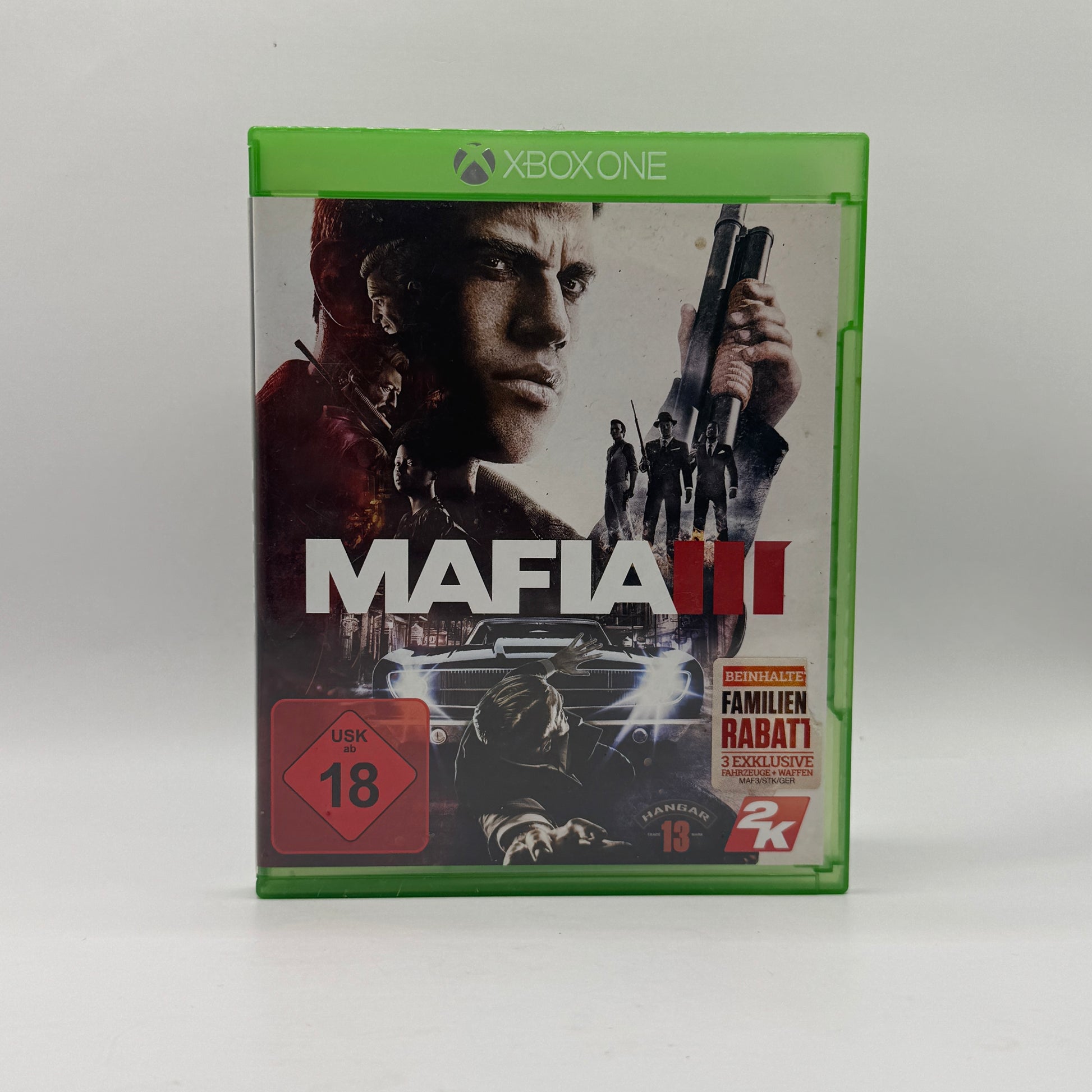 Verpackung des Xbox-One-Spiels Mafia III, ein Open-World-Actionspiel, in dem Spieler als Lincoln Clay im New Bordeaux der 1960er-Jahre ein kriminelles Imperium aufbauen und Rache üben.