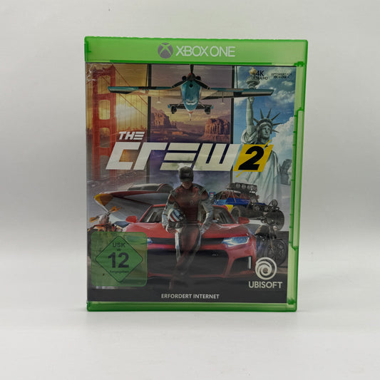 Verpackung des Xbox-One-Spiels The Crew 2, ein Open-World-Rennspiel, in dem Spieler verschiedene Fahrzeuge wie Autos, Motorräder, Boote und Flugzeuge steuern und in den USA an Wettbewerben teilnehmen.